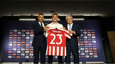 Trippier ya presume de rojiblanco: "Es un orgullo y un reto estar aquí"