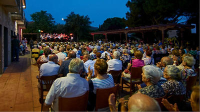 Moralzarzal celebra el Día del Abuelo con una gran verbena