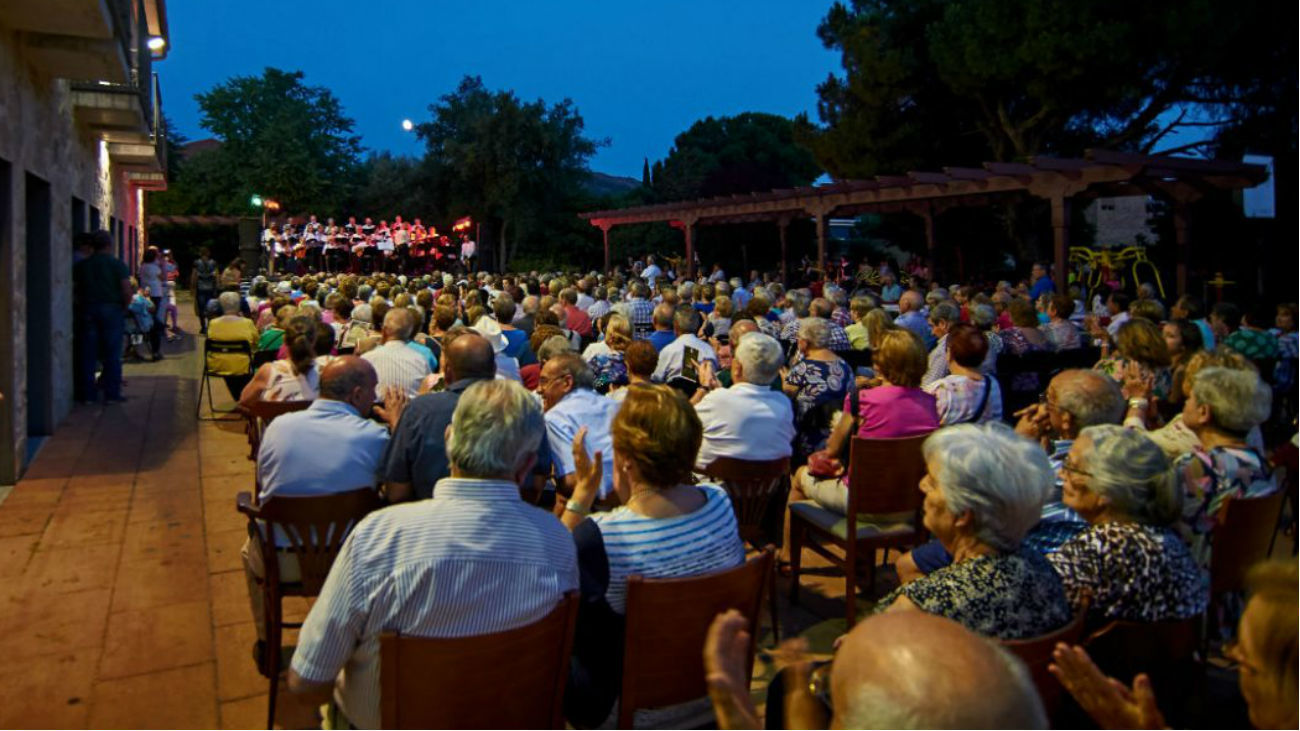 Moralzarzal celebra el Día del Abuelo con una gran verbena