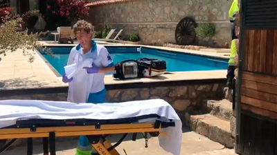 Una mujer grave tras ser rescatada de su piscina de Chapinería