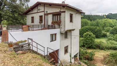 Muere un  bebé tras caer de un cuarto piso en el municipio vizcaíno de Güeñes