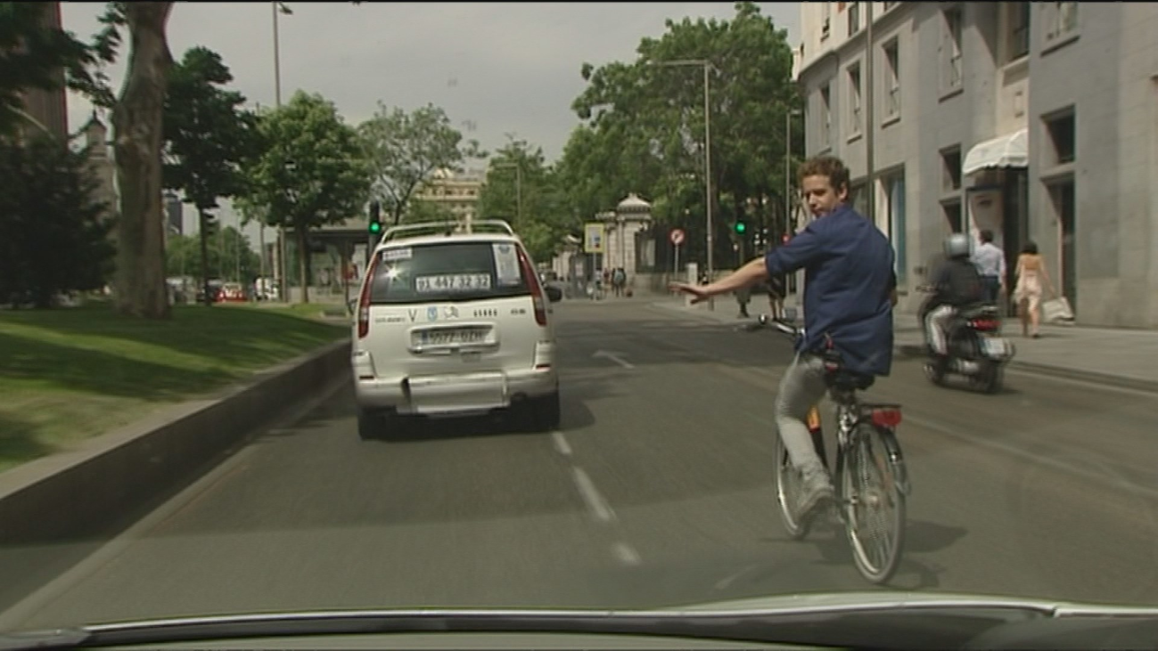 La DGT estudia un carnet para bicicletas y patinetes eléctricos