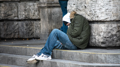 Las razones de Diego para acampar en el Paseo del Prado