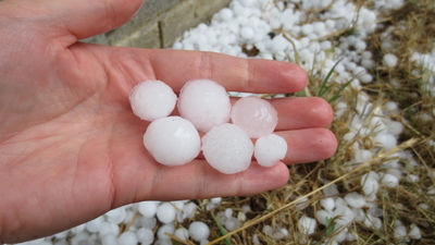 El 112 avisa de fuertes vientos de hasta 90km/h y de tormentas este martes en Madrid