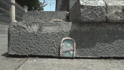 Esto es lo que se esconde tras esta curiosa puerta en el metro de Banco de España