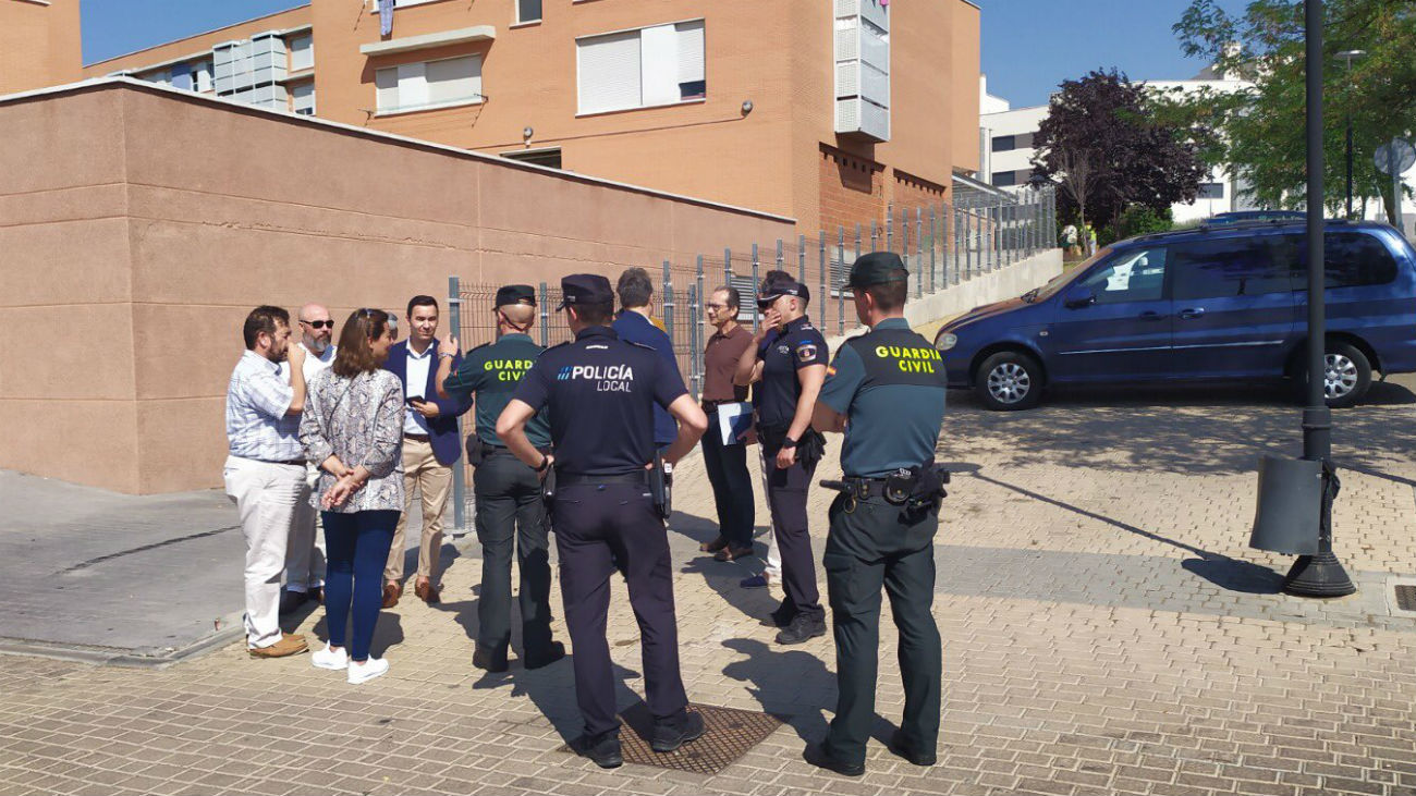 Ana Millán junto a la Policía Local y la Guardia Civil