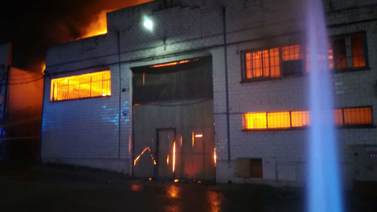 Los bomberos de Fuenlabrada extinguen el quinto incendio industrial en un mes