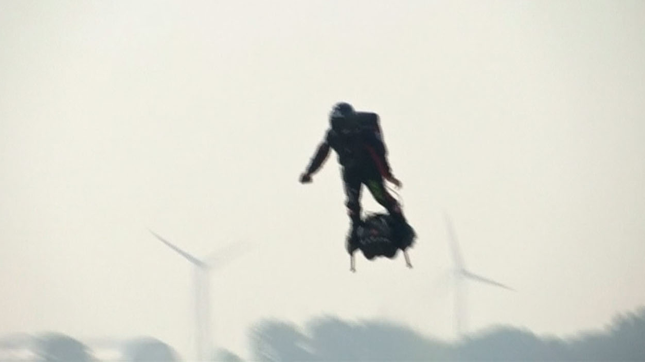 El reto del hombre volador de atravesar el Canal de la Mancha