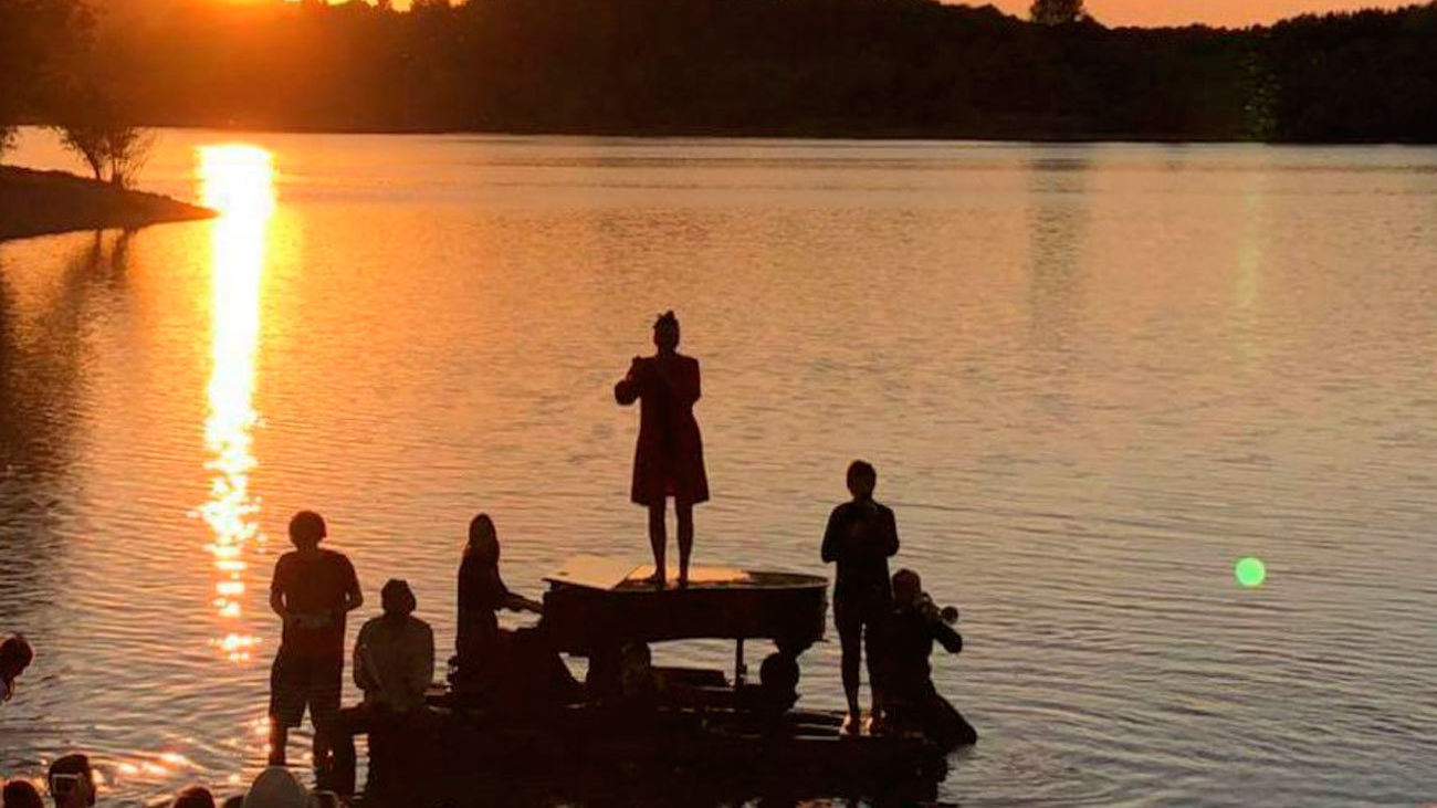 El recital acuático 'El Piano del  Lago' llega al Embalse de San Juan