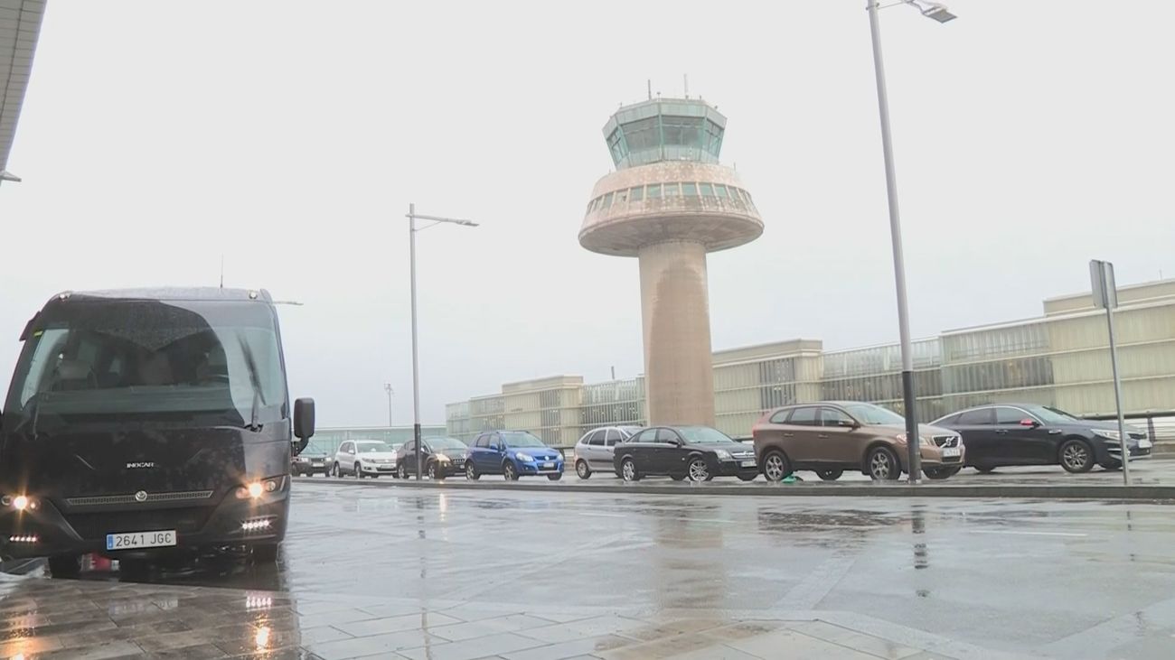 El Aeropuerto de Barcelona reabre solo para aterrizajes tras cerrar por la lluvia
