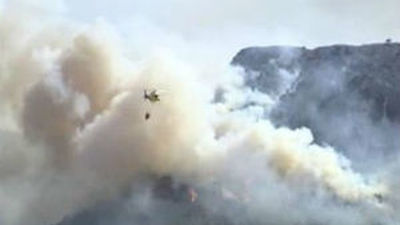 Un avión de Torrejón de Ardoz colabora en la extinción del incendio forestal en Cáceres