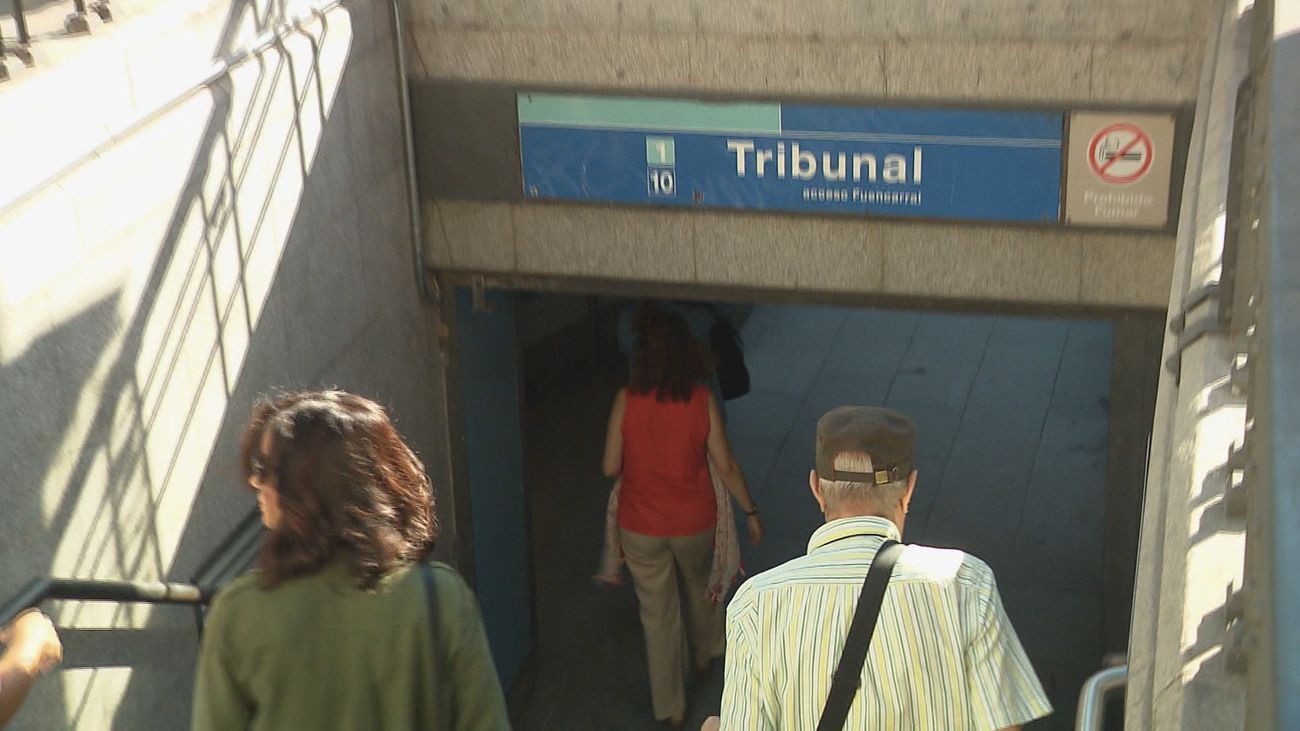 Los trenes de Metro vuelven a parar en Tribunal tras retirar la placa de amianto