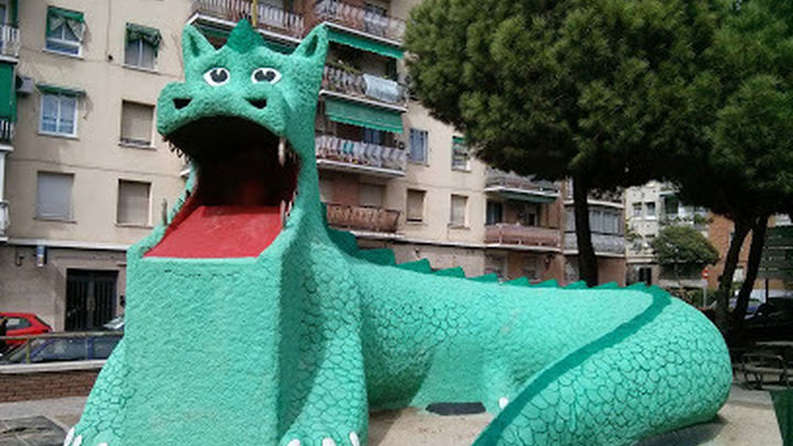 El  famoso dragón de La Elipa ya luce en todo su esplendor