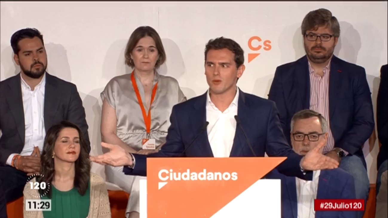 Rivera confirma que no apoyará al PSOE y que trabajará por desmontar el plan de Sánchez