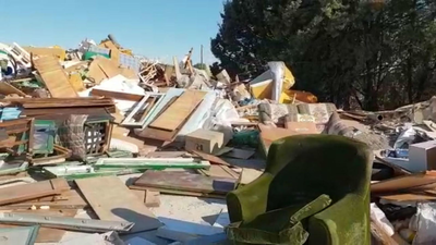 Convierten un polígono industrial de Vallecas en un vertedero ilegal