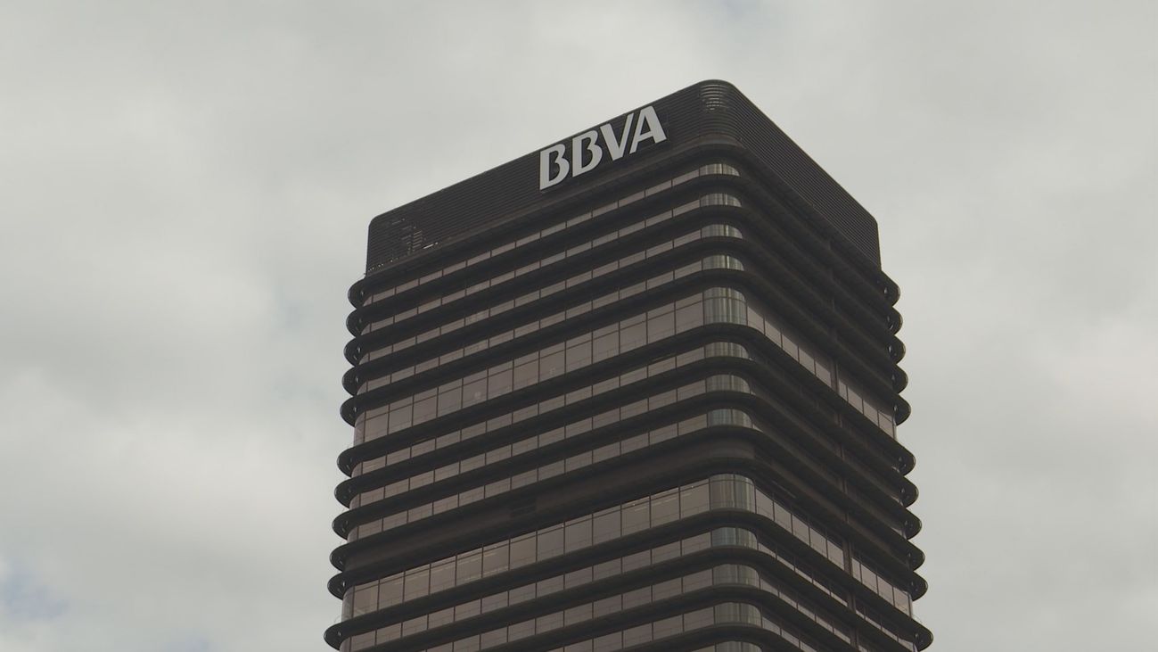 BBVA ganó 1.305 millones en 2020, un 62,9 % menos por provisiones y la pandemia