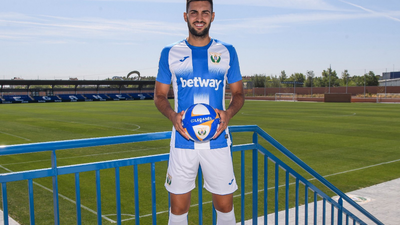 Marc Navarro:  "Estaré al cien por cien para conseguir la titularidad"