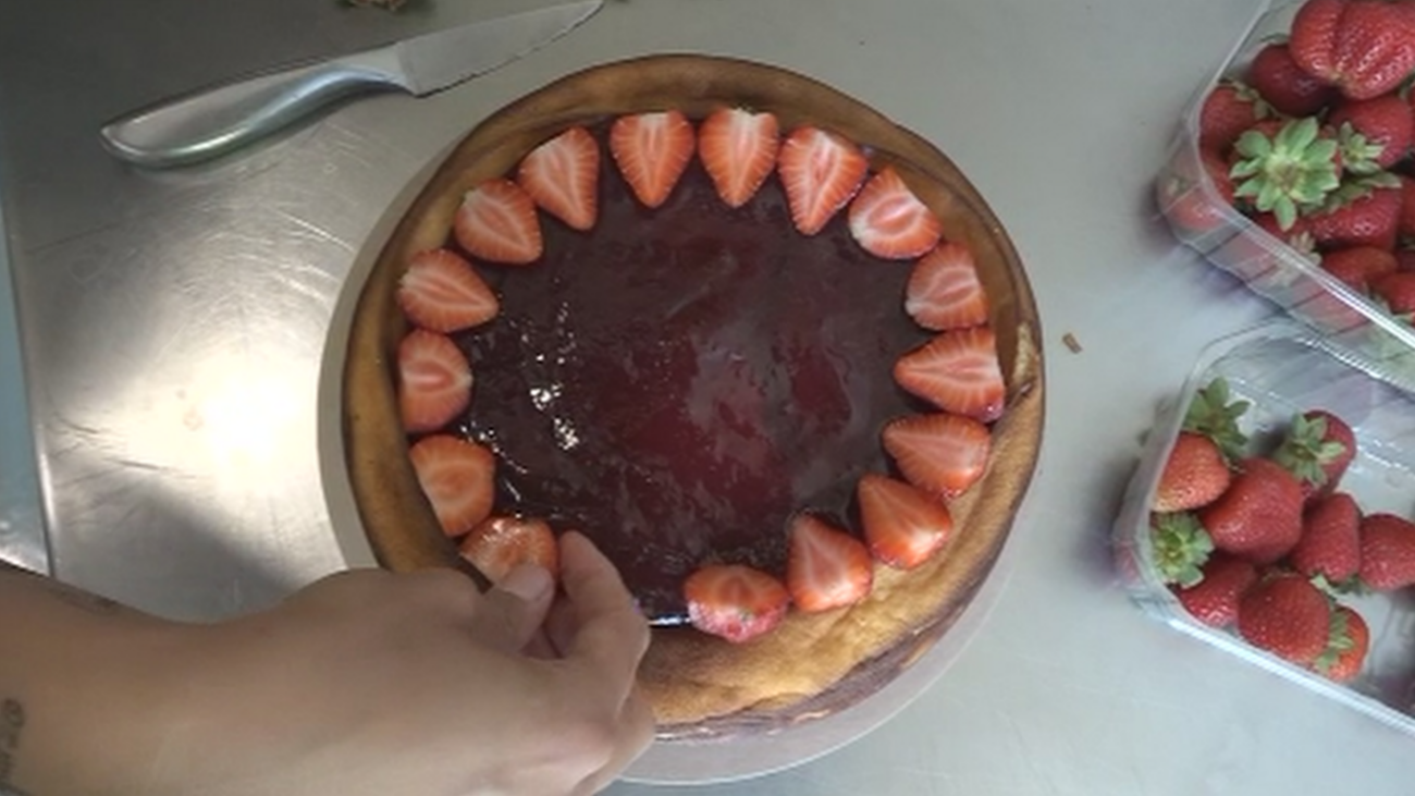 Así se prepara la tradicional tarta de queso