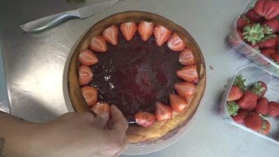 Así se prepara la tradicional tarta de queso