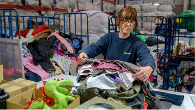 Una segunda vida para la ropa, El Molar recupera más de 10 toneladas con un fin social