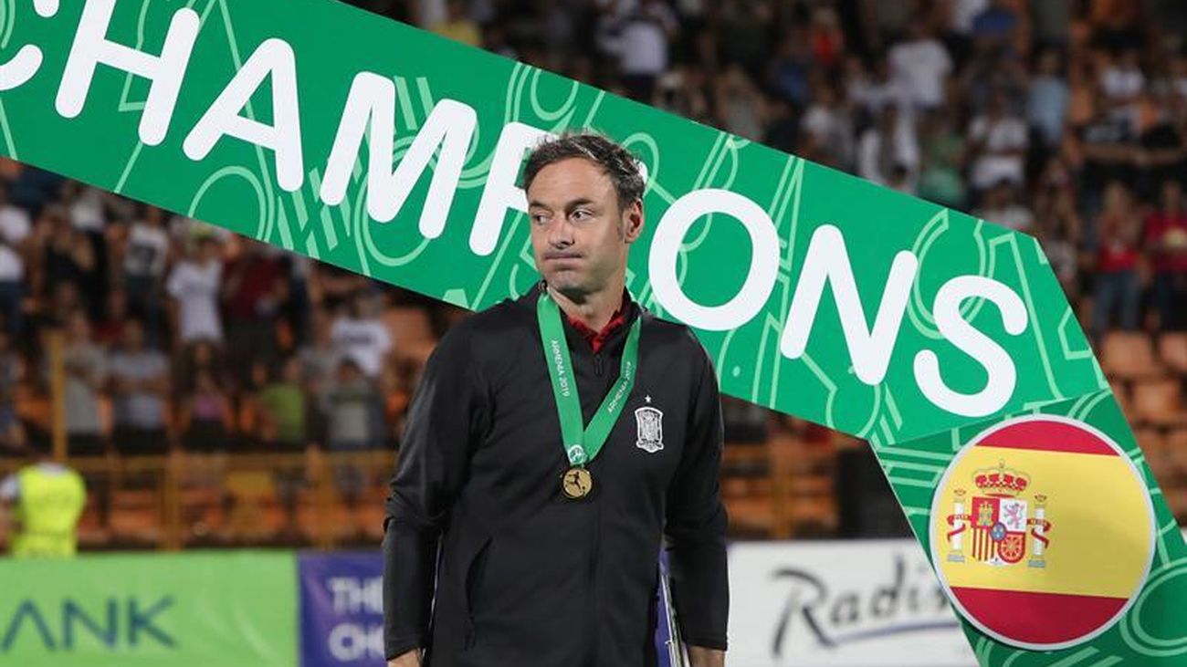 Santi Denia: "La sub'19 ayudará a la selección absoluta a ser campeona"