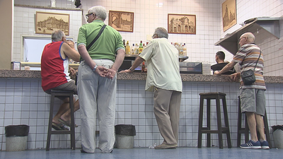 Alcorcón clausura la cafetería de un centro de mayores que llevaba sin licencia año y medio