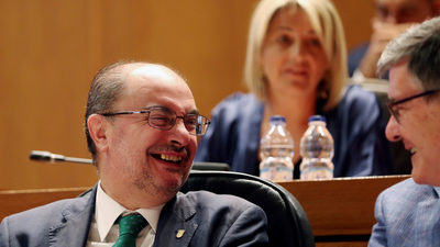 Lambán revalida su cargo al frente del Gobierno de Aragón