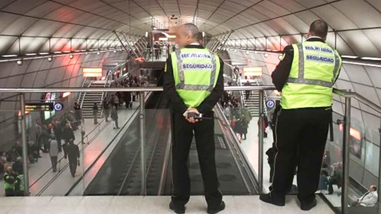 Los vigilantes de metro convocan huelga indefinida el 13 de agosto