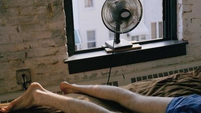 Estas son las razones por las que dormimos peor en verano