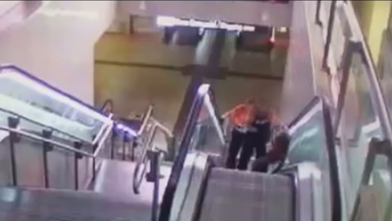 Habla la víctima de la paliza en el metro de Avenida de América: "Me trató como a un animal"