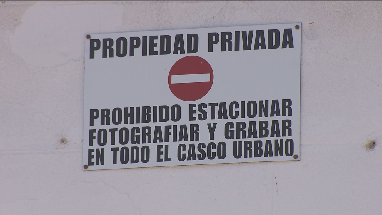 Los pueblos 'privados': prohibido grabar, hacer fotos y aparcar