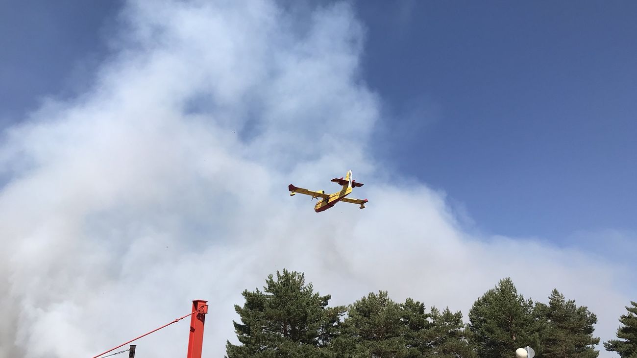Continúan los trabajos para sofocar el  incendio de Miraflores de la Sierra