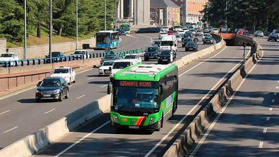 Un conductor de autobús niega el acceso a una menor para ir a Las Rozas en plena noche por falta de cambio
