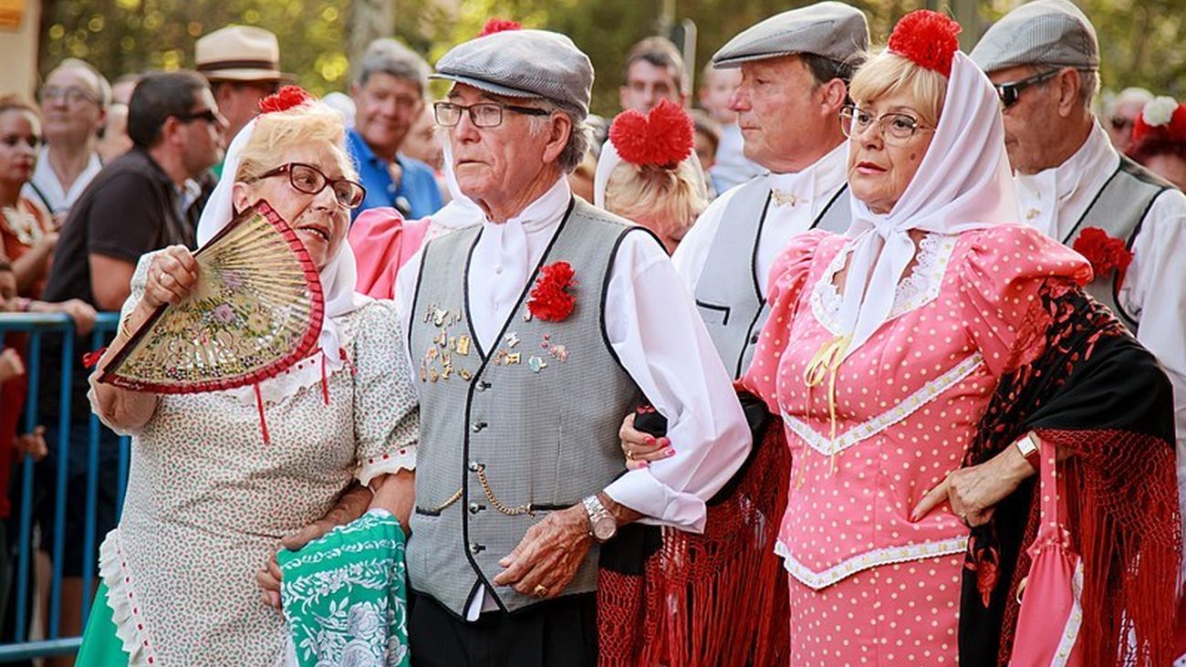 Chulapos y chulapas en las fiestas de La Paloma