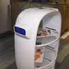 Así es el primer robot-camarero que ya "trabaja" en el Barrio del Pilar