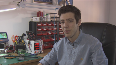 Un estudiante madrileño de 16 años crea el satélite más pequeño de España