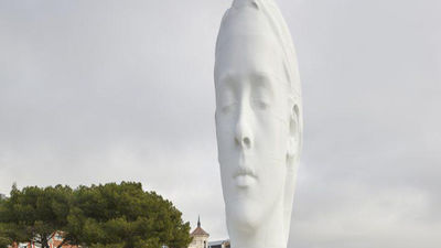 La escultura 'Julia' de Jaume Plensa seguirá un año más en la Plaza de Colón