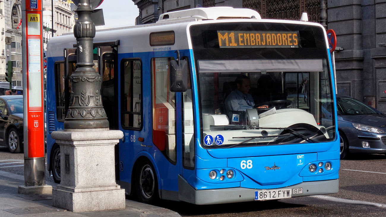 Un hombre es detenido por insultos racistas y agresión en un autobús de la EMT