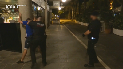 Los manteros de Barcelona esquivan la presión policial