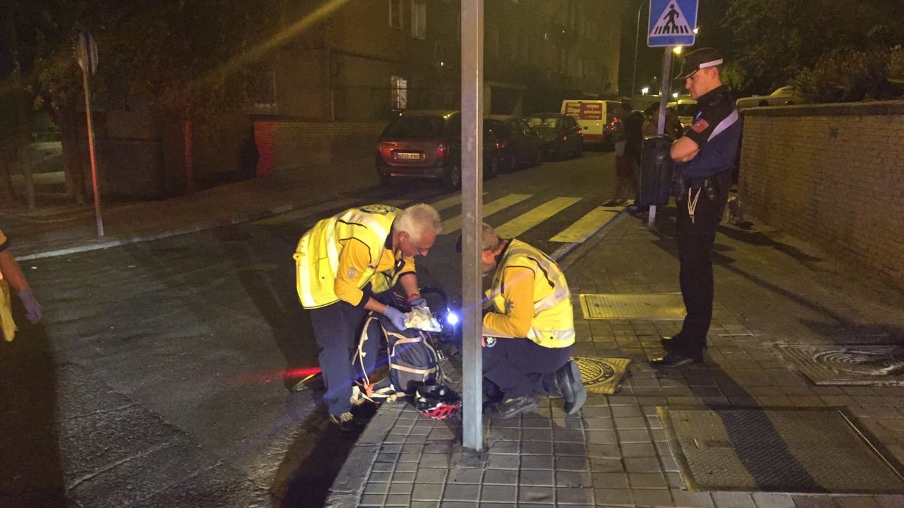 Herido grave un ciclista en una colisión contra un coche en Moratalaz