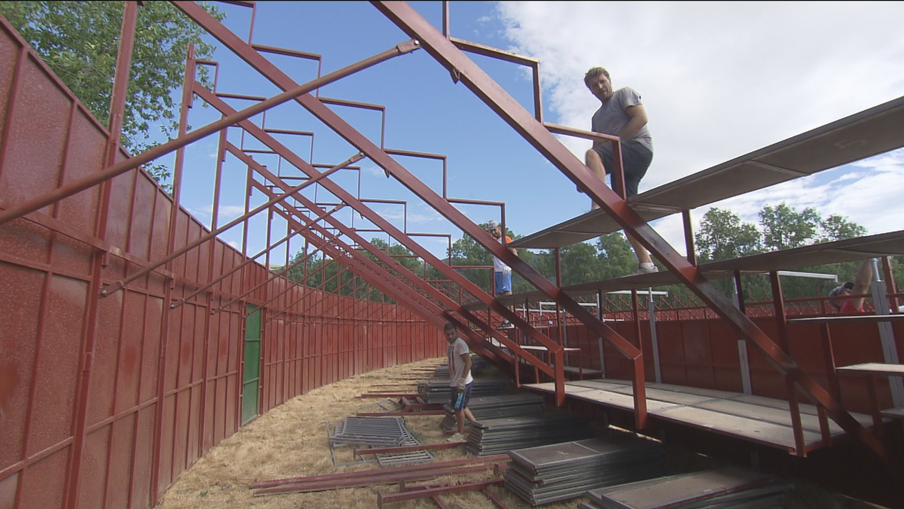 Así se monta una plaza de toros portátil