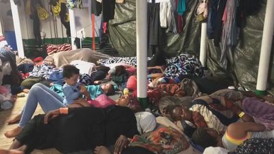 Más de 100 migrantes a bordo del barco Open Arms continúan a la espera de un puerto