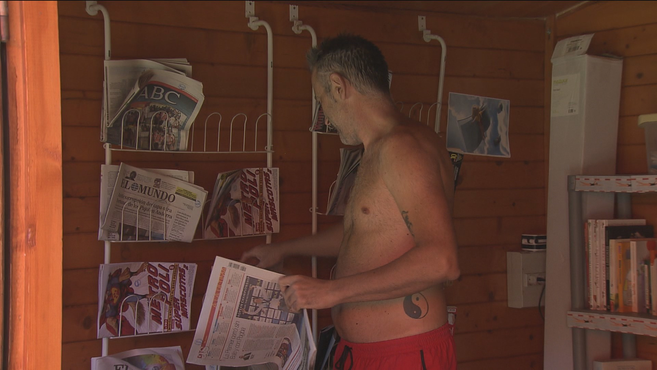 Biblioteca en una  piscina municipal de Alcobendas