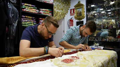 Arte sacro a la venta en las calles traseras de la Puerta del Sol