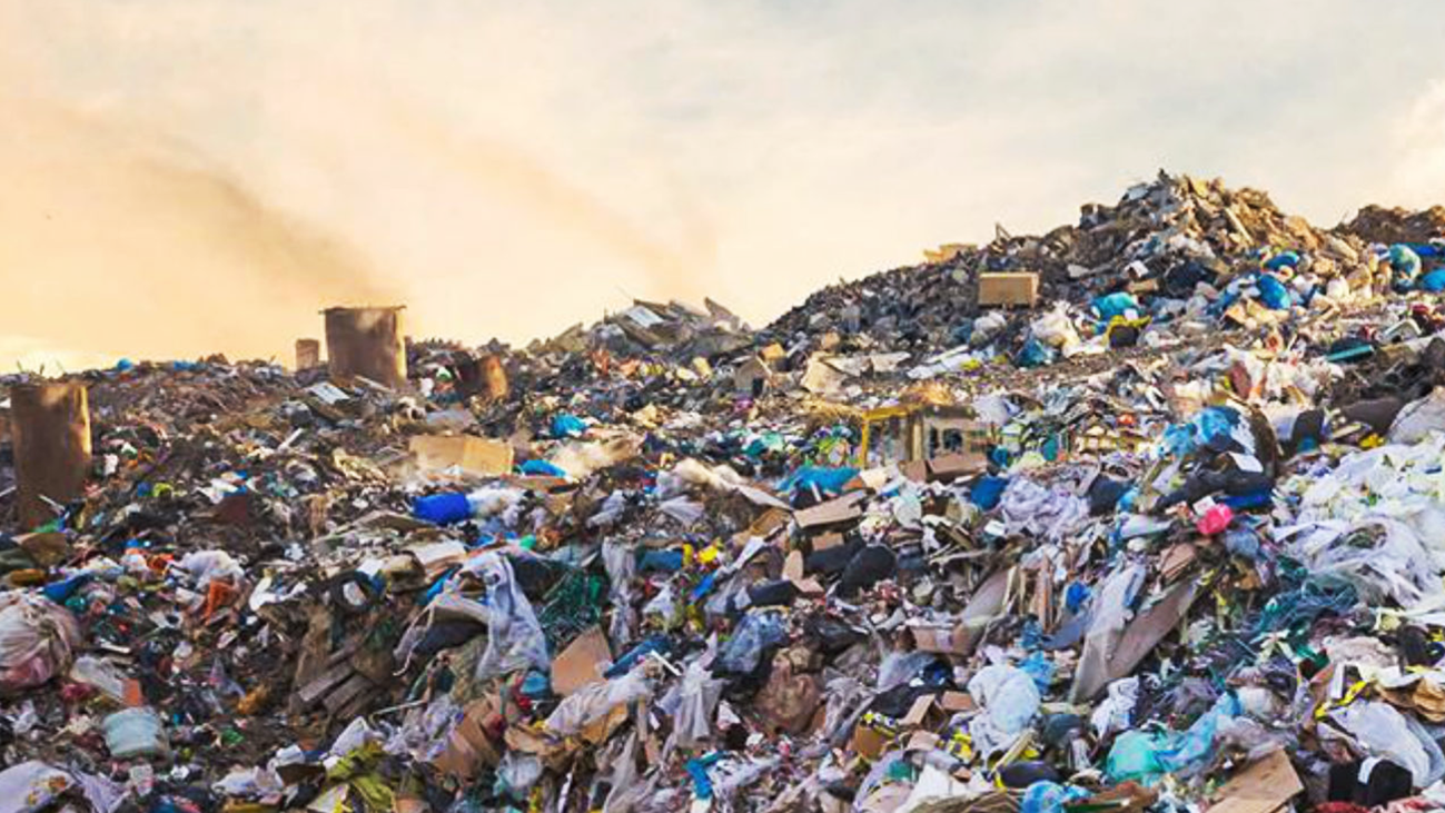 Un centenar de colectivos pide parar la ampliación del vertedero de Pinto