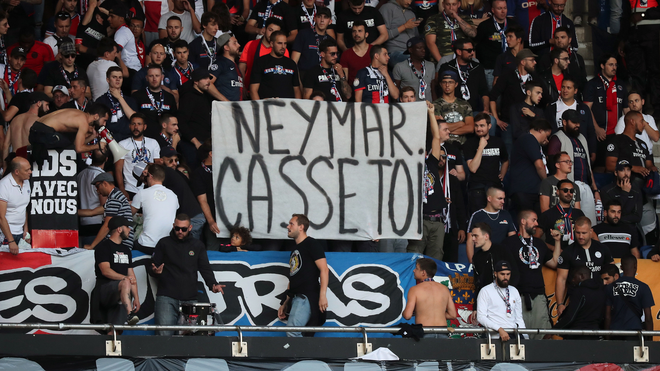 Los hinchas del PSG se hartan de Neymar