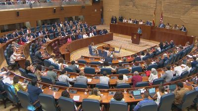 La investidura de Ayuso se votará este miércoles con la intervención de los grupos