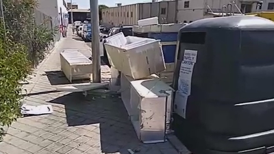 ¿Quién está tirando neveras en un descampado de Vallecas?