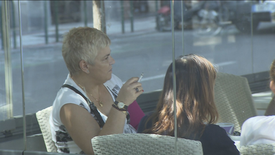 ¿Prohibirías fumar en las terrazas?