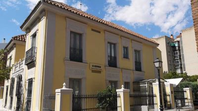 Concluyen los trabajos de restauración de las fachadas del Centro de Mayores Cervantes